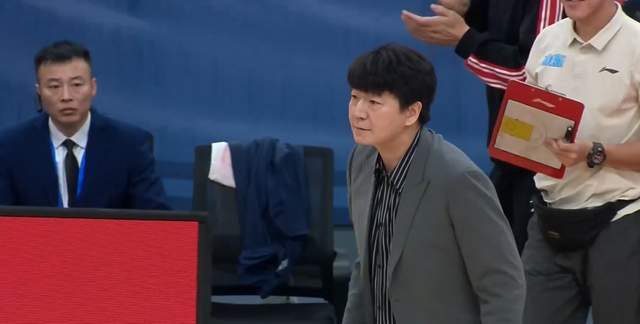 夺冠热门输球仍反超山东,辽篮掀翻强敌却无缘前8,黑马超出预期