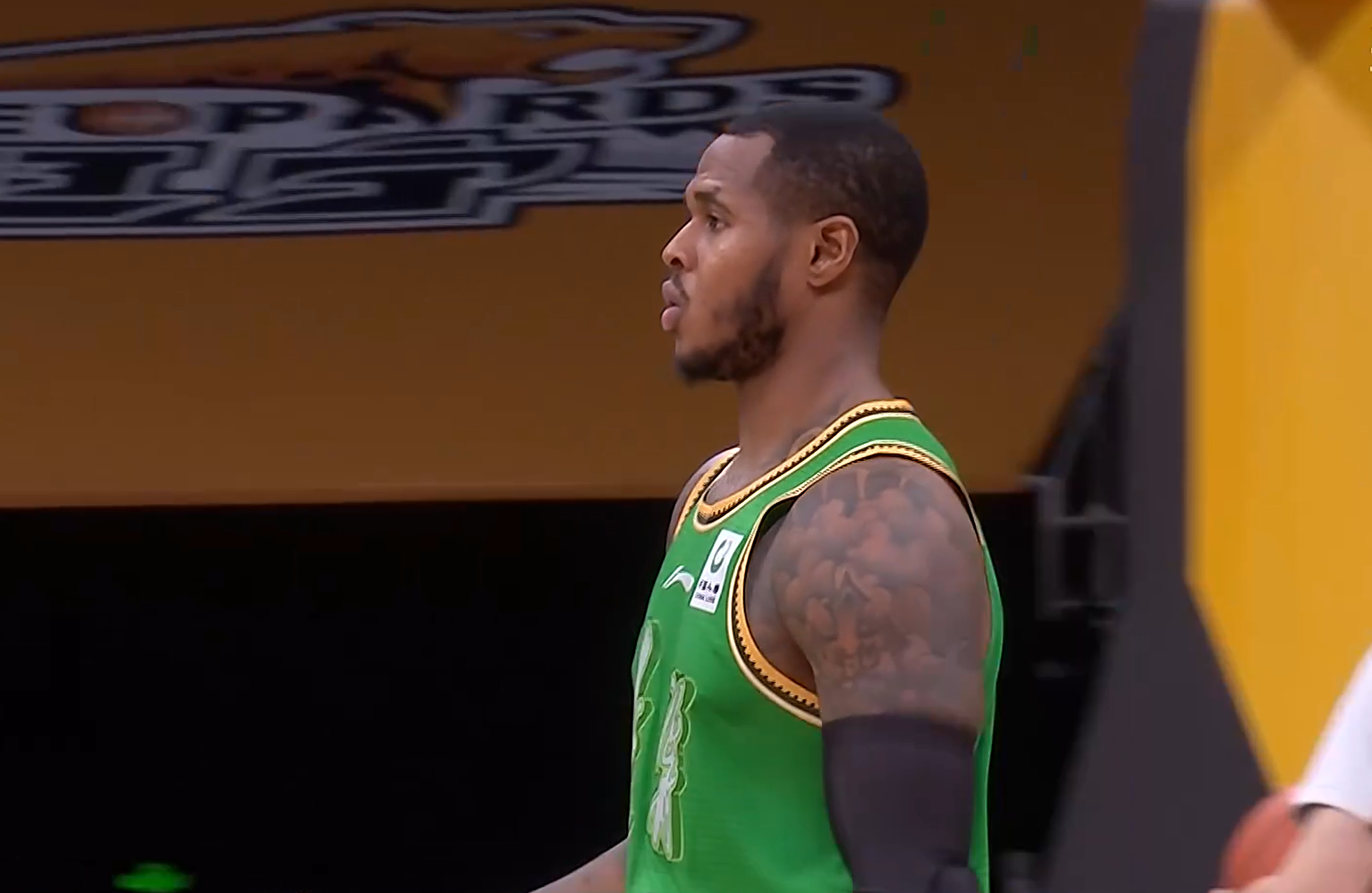 kaiyun网站-重磅引援得0分1板,辽宁队丢了西瓜捡了芝麻!球迷:快点送走