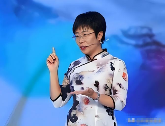 开云入口-蒙曼感叹:这辈子也结不了婚!有两个原因:一是岁数,二是长相