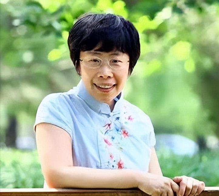 开云入口-蒙曼感叹:这辈子也结不了婚!有两个原因:一是岁数,二是长相