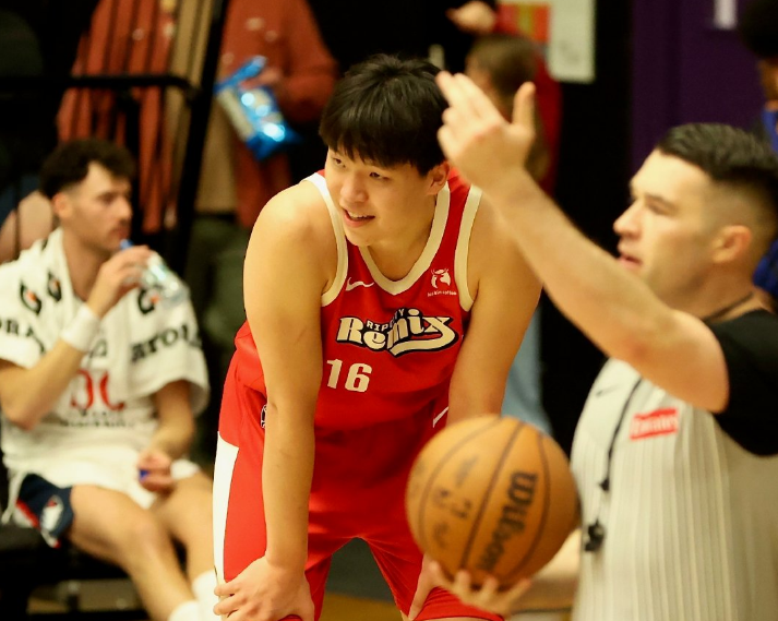 开云入口-杨瀚森13+7+2+3帽5失误5犯规 难阻混音惜败湖人吞3连败